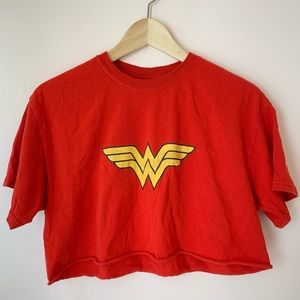 Cropped Wonder Women Tee